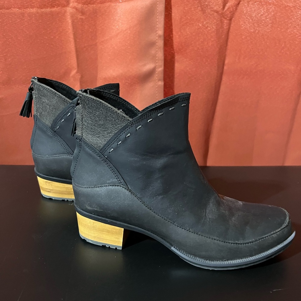 Chaco booties Sz 8